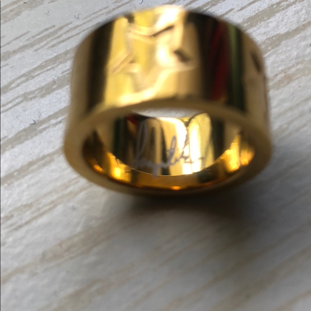 Trendy gold star ring ⭐️ - Picture 2 of 5